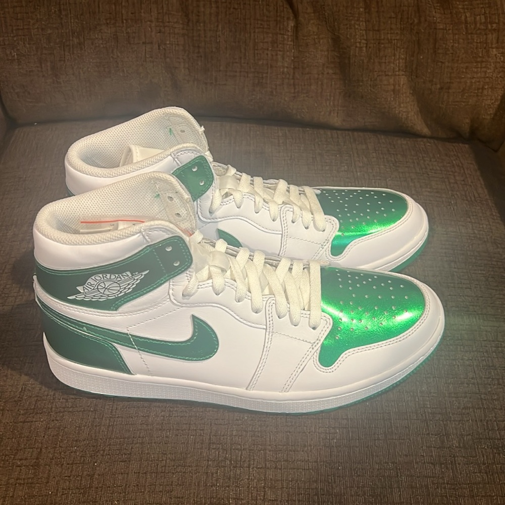 Air Jordan 1 High Golf White and Metallic Green Sneaker - Picture 6 of 11